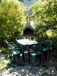 Terasse mit Grillbereich